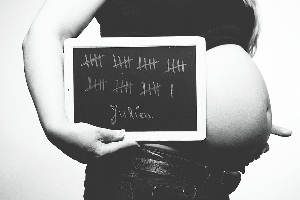 36-Woche-Schwangerschaftsbilder-Schwangerschaftsfotos-Schwangerschaft-Fotoshooting-Babybauch-Kulmbach-Hof-Weiden-Würzburg-Fotograf-Fotostudio