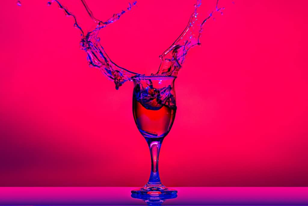 Splash-produktfotografie-wein-glas-fotokurs-wasser-tropfen-highspeed-hss-fs-nikon-canon-fotoworkshop-kulmbach-bayreuth-bamberg-coburg-kronach-erlangen