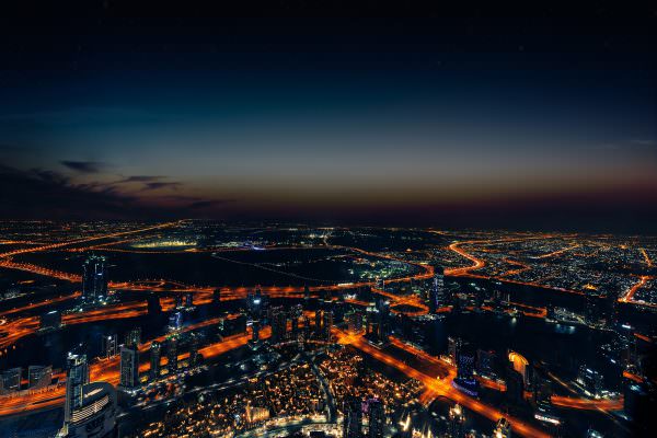 wie-mache-ich-die-perfekten-urlaubsbilder-vae-uae-dubai-burj-khalifa-night-on-the-top-124-148-555m-landschaft-nachtaufnahme-langzeitbelichtung-fotokurs