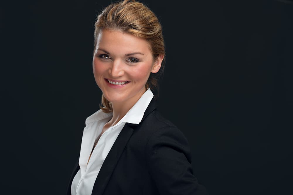 bewerbungsfotos-bewerbungsfoto-bewerbungsbilder-bewerbungsbild-businessbilder-fotograf-fotostudio-berlin-hamburg-koeln-muenchen-stuttgart-fuerth-erlangen %Fotograf Max Hörath Design % 4