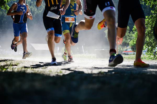 tennet-powertriathlon-trebgast-kulmbach-triathlon-sportfotograf-actionfotograf-max-hoerath-fotograf-werbefotograf-ats-schwimmen-badesee-laufstrecke-staub-hitze