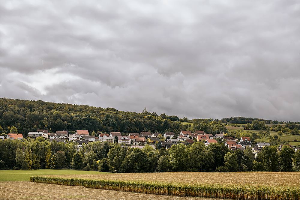 Hochzeitsreportage Blick auf Tauberrettersheim
