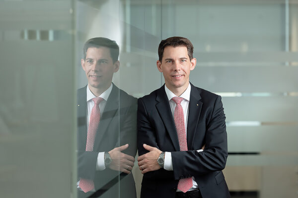 corporate-headshots-mitarbeiterfotos-kulmbach Werbefotograf Max Hörath Steffen Potstada Vorstand Sparkasse Kulmbach Kronach