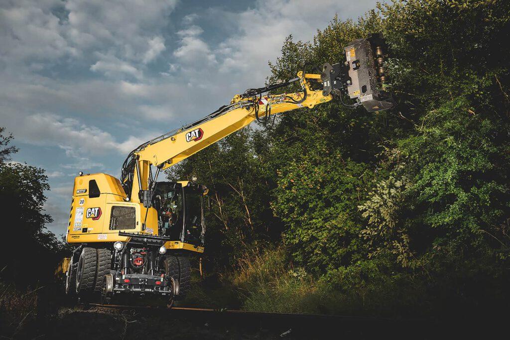 cat-zeppelin-M323F-zweiwegebagger-gleisbau-werbung Industriefotograf Max Hörath Design aus Deutschland