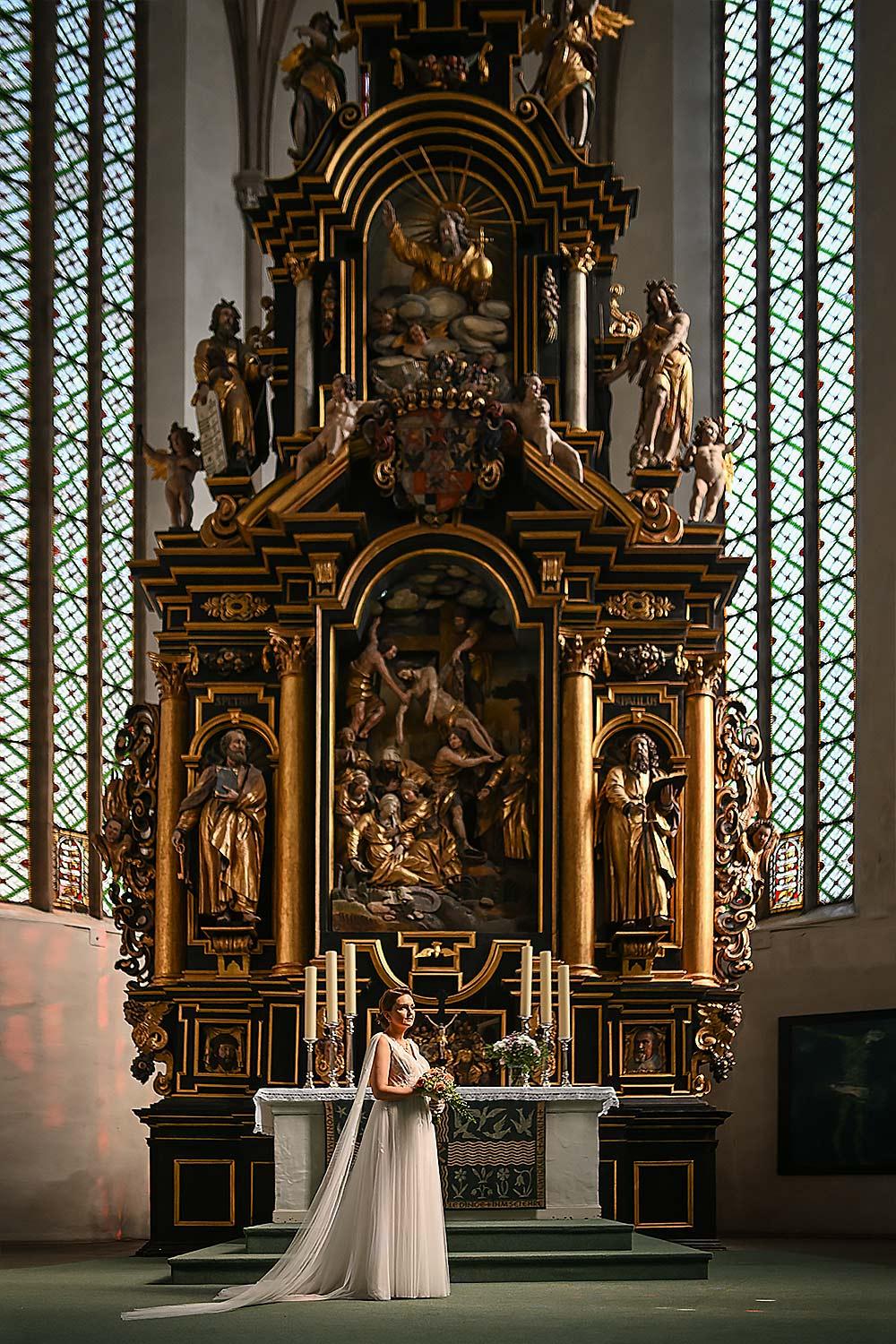 Kirchliche Trauung in der Petrikirche, Fotoshooting auf der Plassenburg Kulmbach, Feier im Al Castello